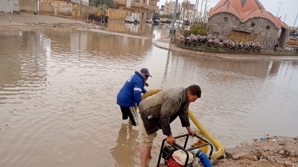 رفع تجمعات مياه الامطار  بمطروح