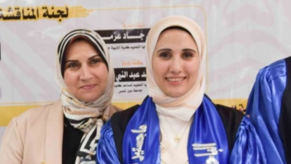 الأم المثالية الأولى بمطروح مع نجلتها