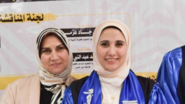 محافظ مطروح يهنئ الأمهات المثاليات ويمنحهم رحلة عمرة