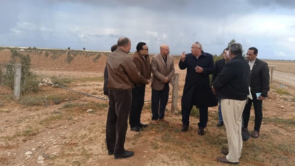 محافظ مطروح خلال تفقد آبار برانى 