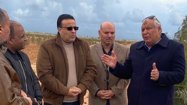 محافظ مطروح خلال  زيارة مدينة برانى 