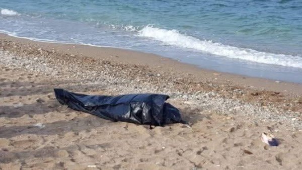 جثة على شاطيء عجيبة