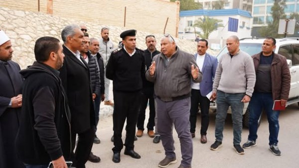 محافظ مطروح يتفقد الموقع المقترح لانشاء موقف 