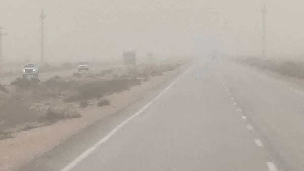 الاتربة على الطرق 