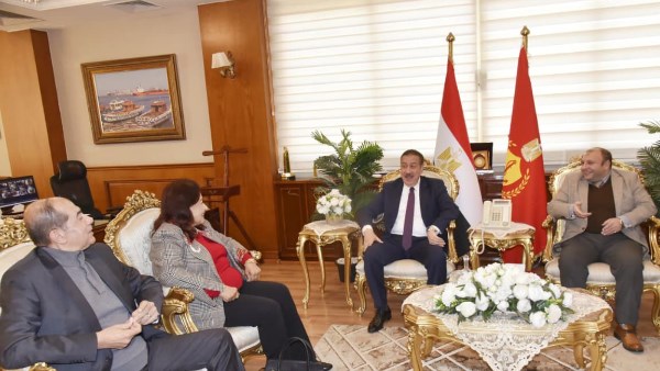 خلال لقاءه بالعضو المنتدب لشركه مطاحن شرق الدلتا محافظ بورسعيد يشدد على الالتزام بمعايير الجودة