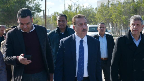 محافظ بورسعيد يقود حملات مكثفة لرفع الرتش وتطوير الأسواق واستغلال المساحات الفضاء لإقامة مسطحات خضراء للارتقاء بالمظهر الحضاري