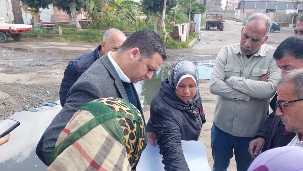 الدكتور عمرو عثمان نائب المحافظ يتابع سير العمل داخل مطحن بورسعيد 