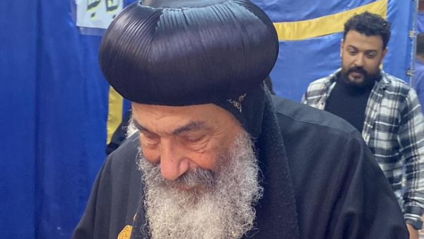 مطران بورسعيد وتوابعها يدلي بصوته فى جولة الاعادة 