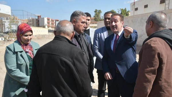 محافظ بورسعيد خلال الجولة 