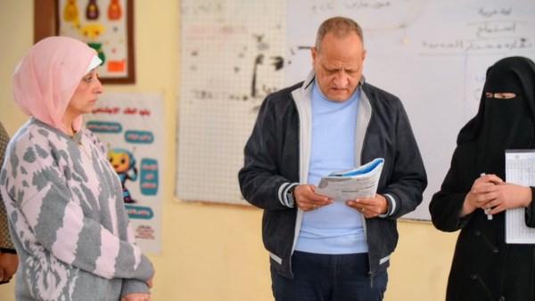 بدوي يتابع تنمية مهارات القراءة والكتابة لطلاب مدرسة مناخ بورسعيد الرسمية لغات