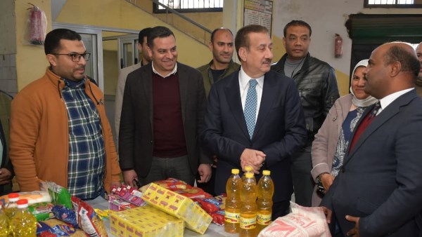محافظ بورسعيد يتأكد من توافر مخزون آمن من مُختلف السلع الإستراتيجية والأساسية