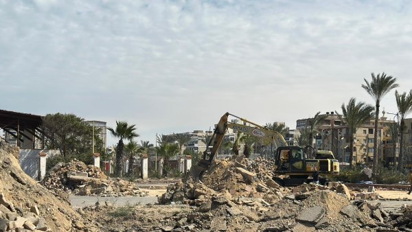 محافظ بورسعيد.. البدء في تطوير المنطقة المحيطة بالكورنيش ومجمع المطاعم