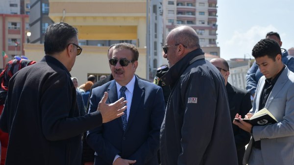 محافظ بورسعيد يتفقد سير العمل في تطوير ميدان مجمع المطاعم وكورنيش الشاطئ| شاهد