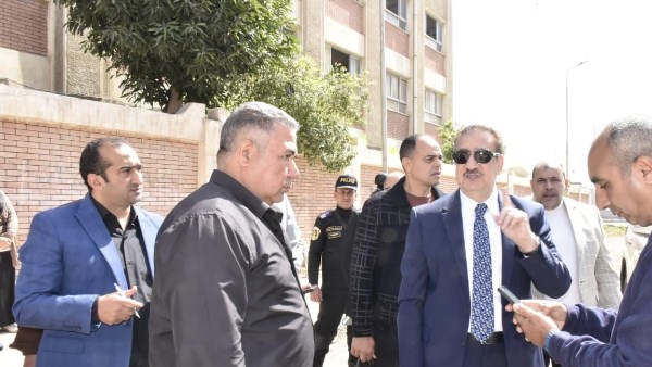 محافظ بورسعيد يتابع أعمال إزالة الرتش من مساكن 23 ديسمبر بالزهور.. صور