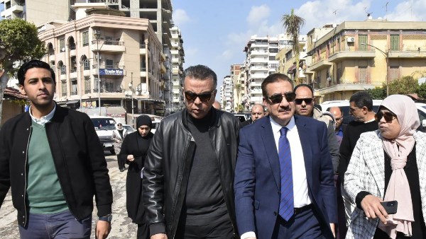 محافظ بورسعيد يؤكد علي إقامة البرجولات الخشبية المضيئة بشكل جمالي لكل 100 متر بالشارع