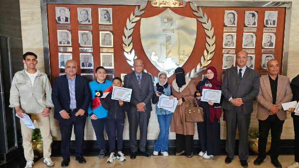 محافظ بورسعيد يشيد بالمستوى المتميز للطلاب و يوصيهم بالمداومة على حفظ و تلاوة القرآن الكريم