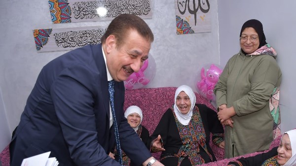 محافظ بورسعيد يزور دار ضيافة حياة لرعاية المسنات ويقدم التهنئة بعيد الفطر المبارك