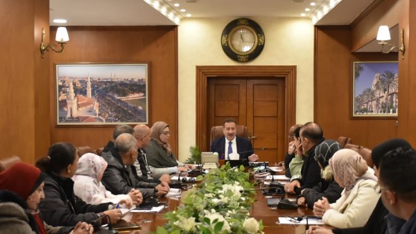 توجيهات بمتابعة إلزام المحال بوضع صناديق قمامة أمام محالهم