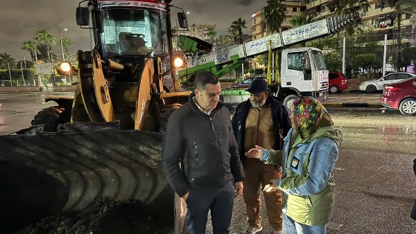 متابعة لحظية لرفع تجمعات المياه بالشوارع