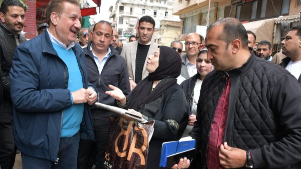 محافظ بورسعيد يلتقي المواطنين للاستماع لمطالبهم وحل مشكلاتهم ميدانياً