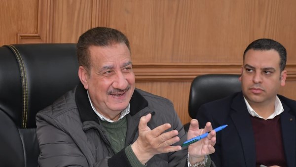 محافظ بورسعيد يعقد اجتماعًا مع لجنة الاستثمار بالمحافظة 