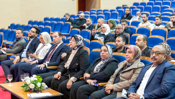 برنامجًا تدريبيًّا لتوعية المستثمرين بقانوني العمل والتأمينات الاجتماعية بالسخنة