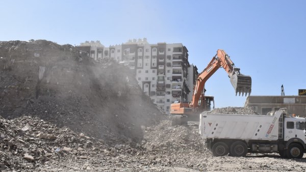 بورسعيد تبدأ في أعمال إزالة أكبر تجمعات الرتش فى أسوان والصباح بحي المناخ | صور