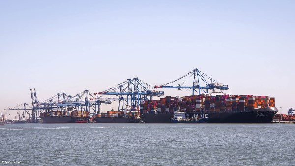 ميناء دمياط