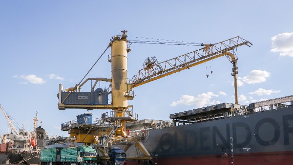 ميناء دمياط