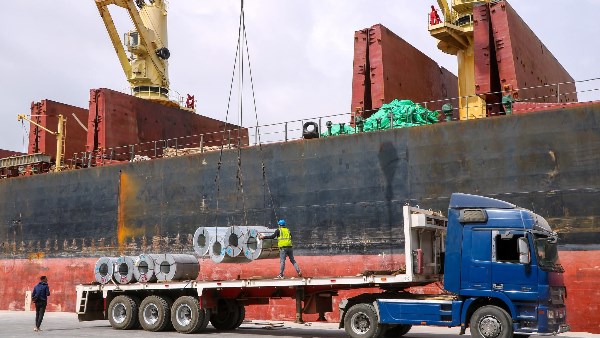 ميناء دمياط