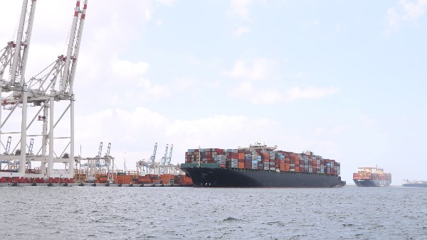 ميناء دمياط