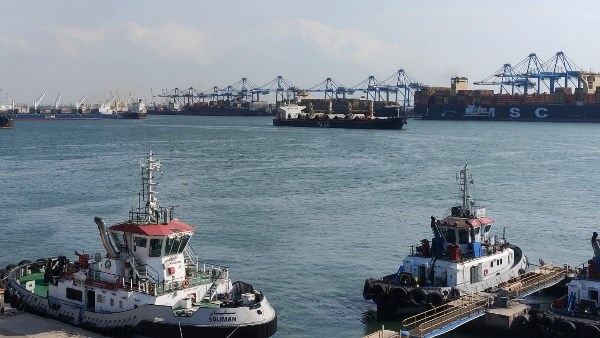 انتظام التشغيل بميناء دمياط في آخر أيام عيد الفطر