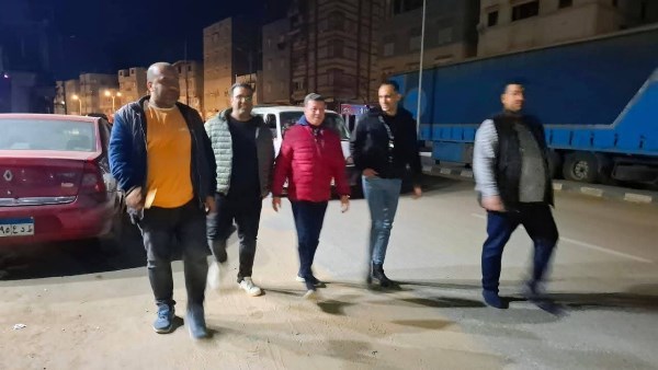 متابعة قرار غلق المحال العامة والمراكز التجارية بعزبه البرج