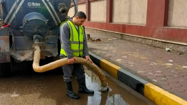 محافظ القليوبية يتابع سحب مياه الأمطار بالشوارع