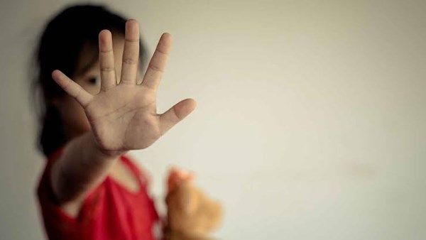 طفلة صغيرة ضحية 