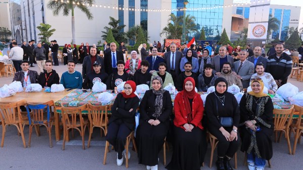 حفل إفطار جماعي لأسرة من أجل مصر