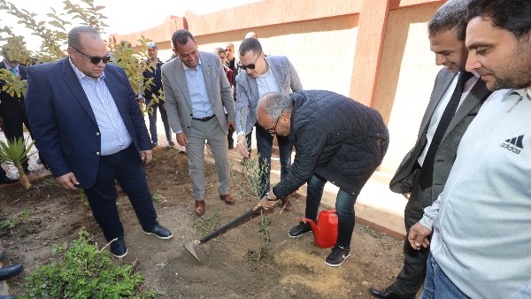 محافظ كفر الشيخ يدشن حملة لزراعة 50 ألف شجرة مثمرة بالرياض| صور