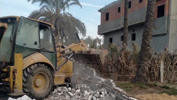 محافظ كفر الشيخ: إزالة فورية لتعدٍ على الأرض الزراعية ببلطيم.. صور محافظ كفر الشيخ: إزالة فورية لتعدٍ على الأرض الزراعية ببلطيم.. صور