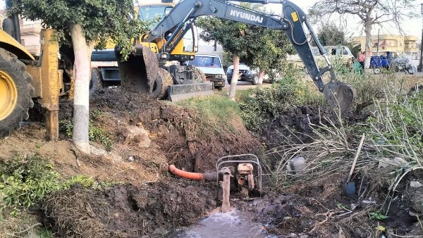 كسر مفاجئ بخط مياه رئيسي بدسوق 