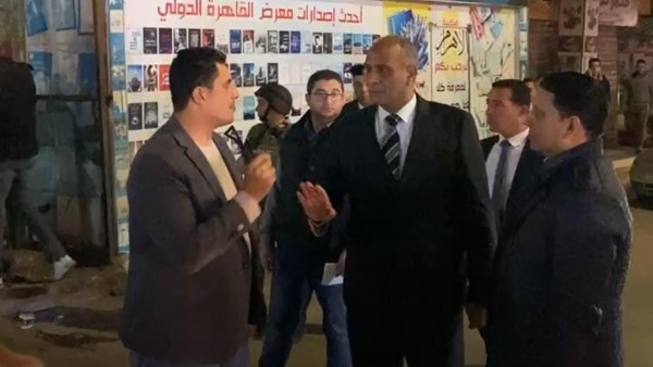 محافظ كفر الشيخ يقود حملة لمتابعة قرار غلق المحال التجارية| صور