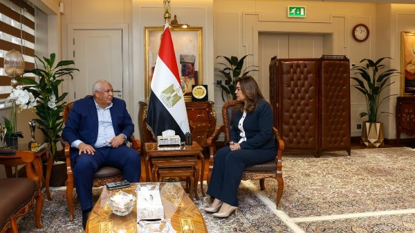 وزيرة التنمية المحلية والبيئة ومحافظ الوادي الجديد