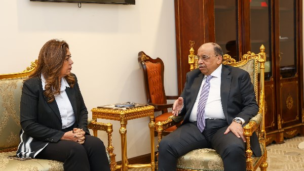 وزيرة التنمية المحلية والبيئة ورئيس لجنة الإدارة المحلية 
