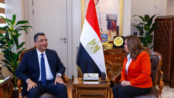 وزيرة التنمية المحلية والبيئة ومحافظ البحر الأحمر 