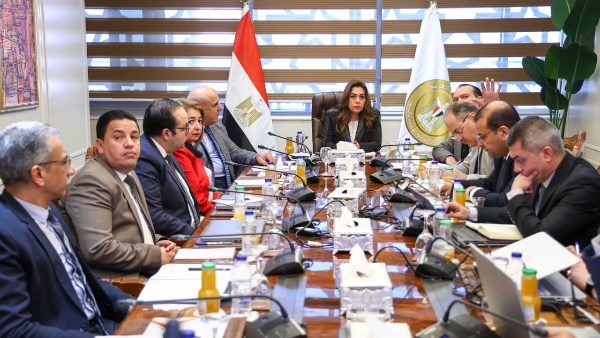 اجتماع وزيرة التنمية المحلية والبيئة 