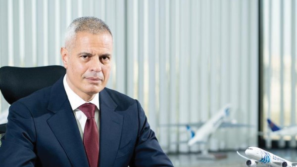 الطيار أحمد عادل رئيس مصر للطيران