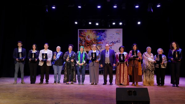 تكريم المستشارة أمل عمار في احتفالية الهيئة العامة لقصور الثقافة لتكريم المرأة المصرية والأم المثالية