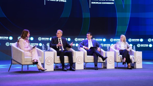 الجلسة النقاشية الوزارية الأولى ضمن فعاليات مؤتمر ومعرض مصر الدولي للطاقة إيجبس 2026