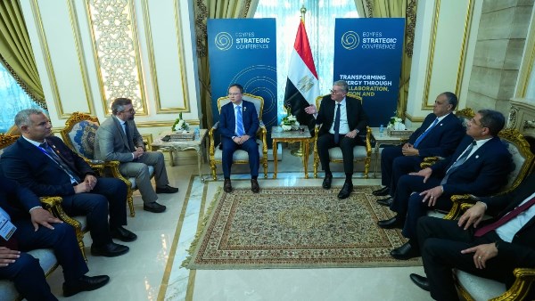 وزير البترول يبحث مع يونايتد انرجي خطط الإنتاج بالصحراء الغربية و استخدام الطاقة الشمسية محل السولار