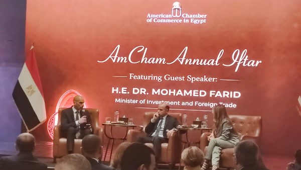 وزير الاستثمار خلال اللقاء