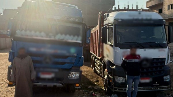 عرضا حياة المواطنين للخطر.. القبض على سائقى سيارتين نقل بمطروح